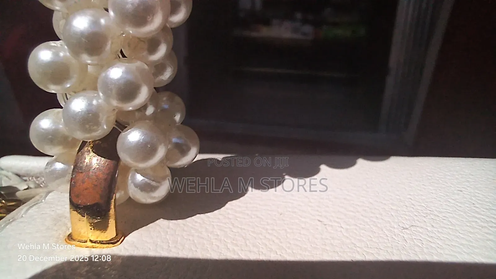 Beaded Handle Chain Shoulder White Bag