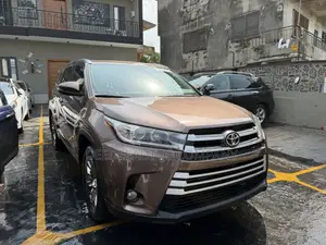 Toyota Highlander Limited 4x4 V6 (3.5L 6cyl 8A) 2017 Brown