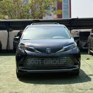 Toyota Sienna XLE Woodland Edition 2022 Black
