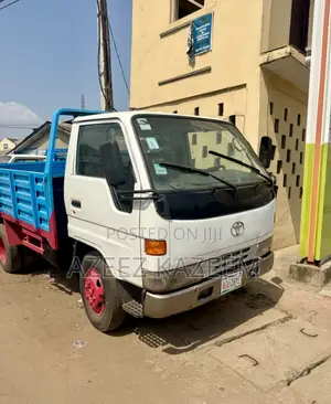 Toyota Dyna 150 Six Tyres 2rz Engine, Registered