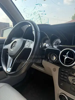 Mercedes-Benz GLK-Class Base GLK 350 4dr AWD 4MATIC (3.5L 6cyl 7A) 2015