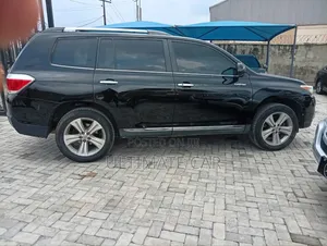 Toyota Highlander 3.5L 2WD 2013 Black