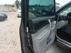 Toyota Highlander 3.5L 2WD 2013 Black