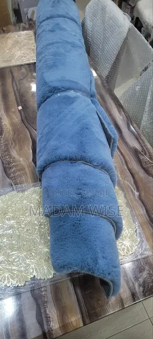 Centre Rug. High Quality.