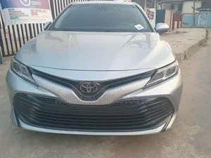 Toyota Camry 2019 Silver