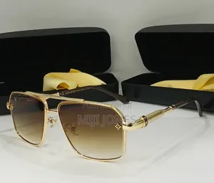 *Louis Vuitton‐Inspired Rimmed  Sunglasses*