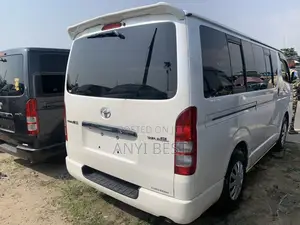Toyota HiAce 2013 White