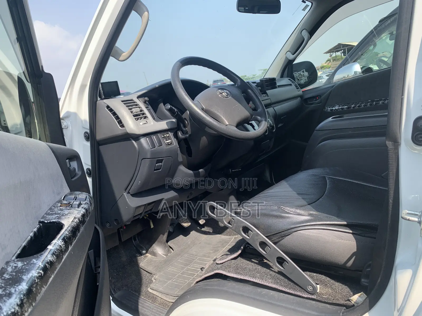 Toyota HiAce 2013 White