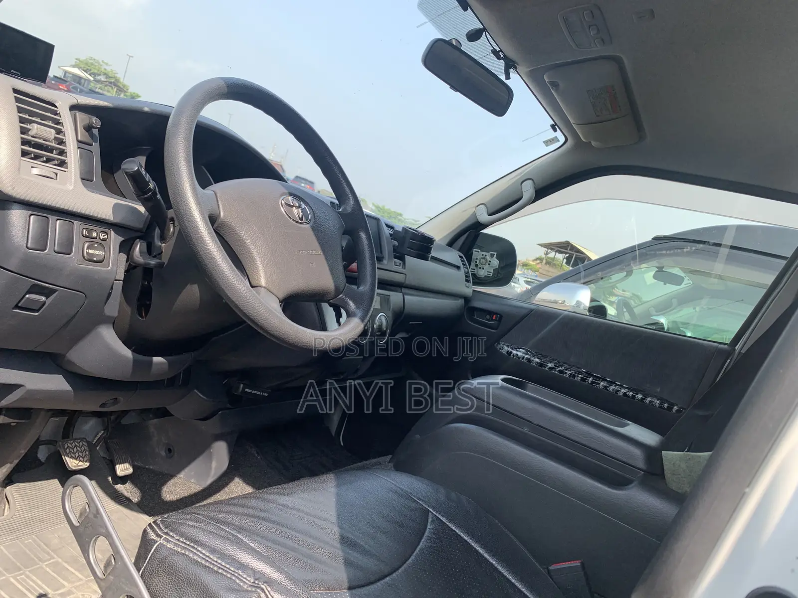 Toyota HiAce 2013 White