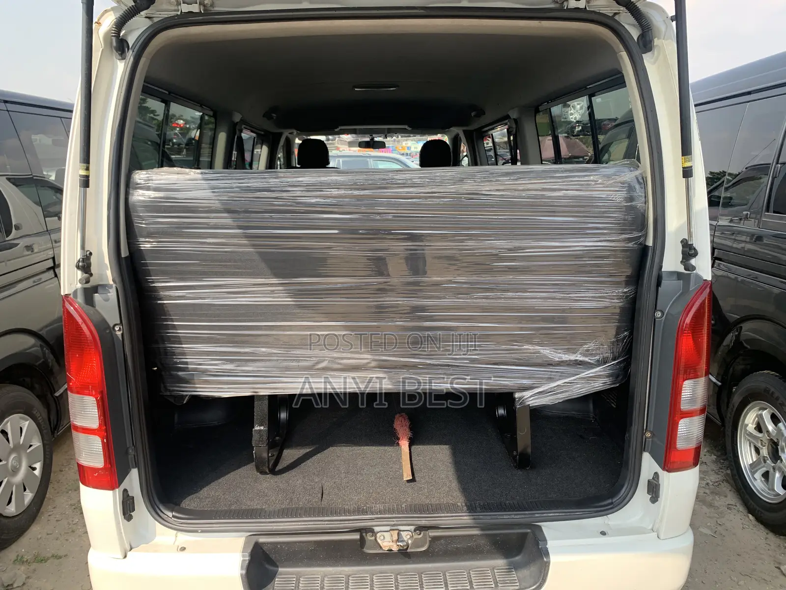 Toyota HiAce 2013 White