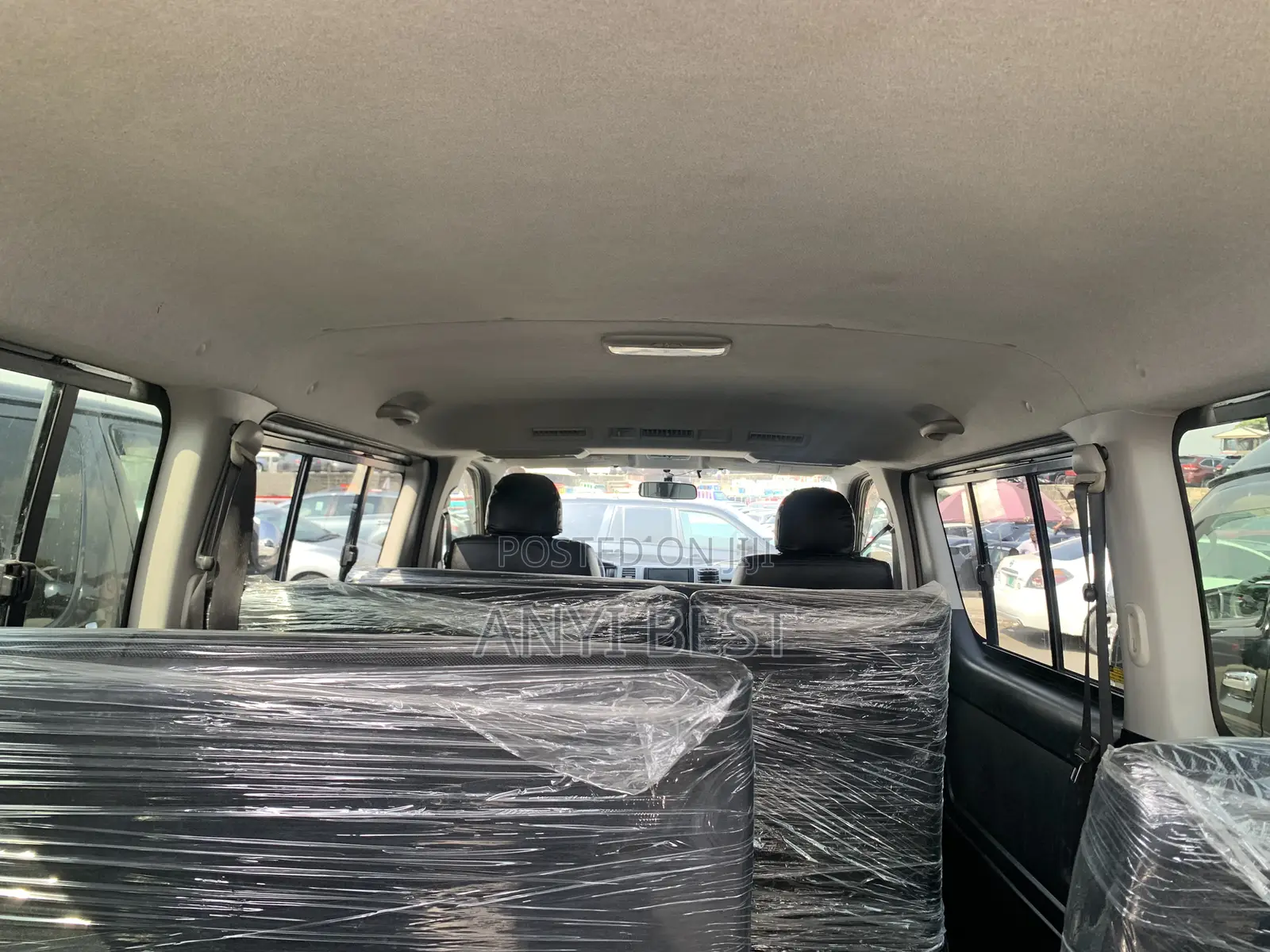 Toyota HiAce 2013 White