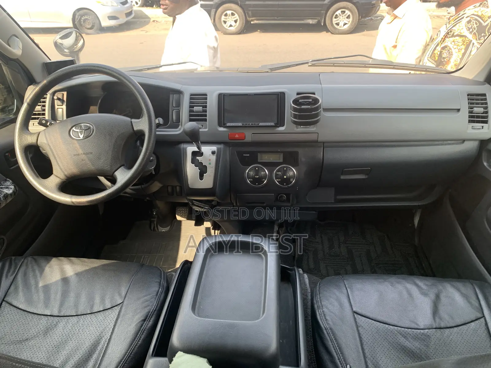 Toyota HiAce 2013 White