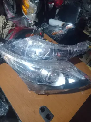 Headlamp Toyota Avensis 2015 Model Set
