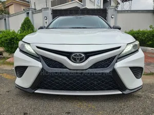Toyota Camry XSE (2.5L 4cyl 8A) 2019 White