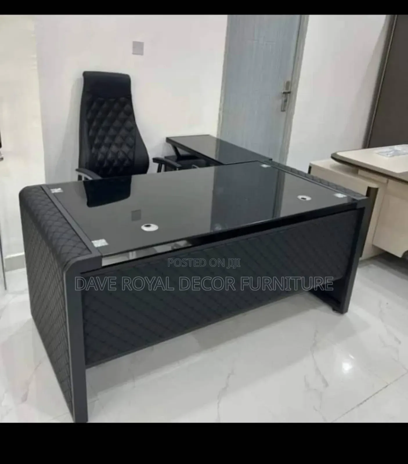 Classic Unique Glass Office Table With Extension