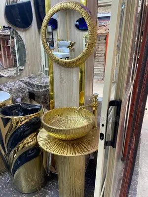 Luxury Gold Stand Free Wash Hand Basin With Mirror