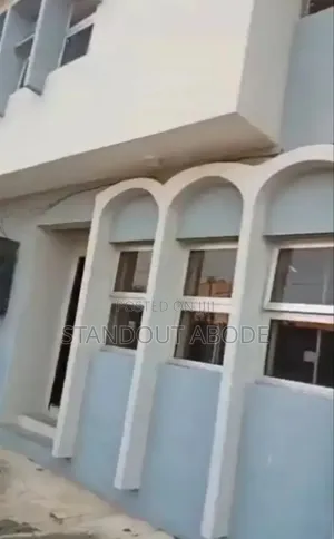4bdrm Duplex in In A Good Location, Abaranje for sale