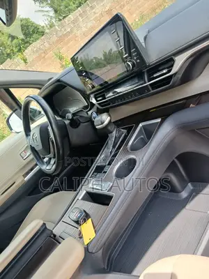 Toyota Sienna Limited 7-Passenger AWD 2021 Silver