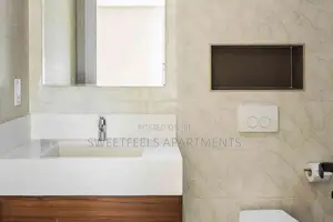 Premium 1 Bedroom Apartment With Lake City View