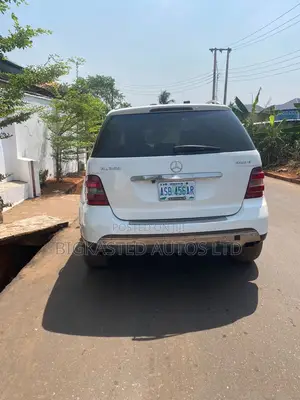 Mercedes-Benz M Class ML550 AWD 4MATIC 2009 White
