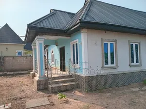 2bdrm Block of Flats in Benin City for sale
