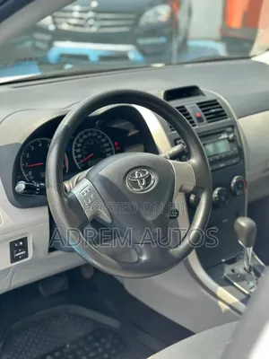 Toyota Corolla LE 4dr Sedan (1.8L 4cyl 4A) 2013 White