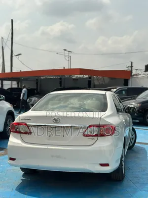 Toyota Corolla LE 4dr Sedan (1.8L 4cyl 4A) 2013 White