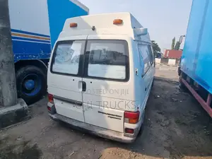 Volkswagen Transporter 2002 White