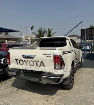 Toyota Hilux SR 4x4 2018 White