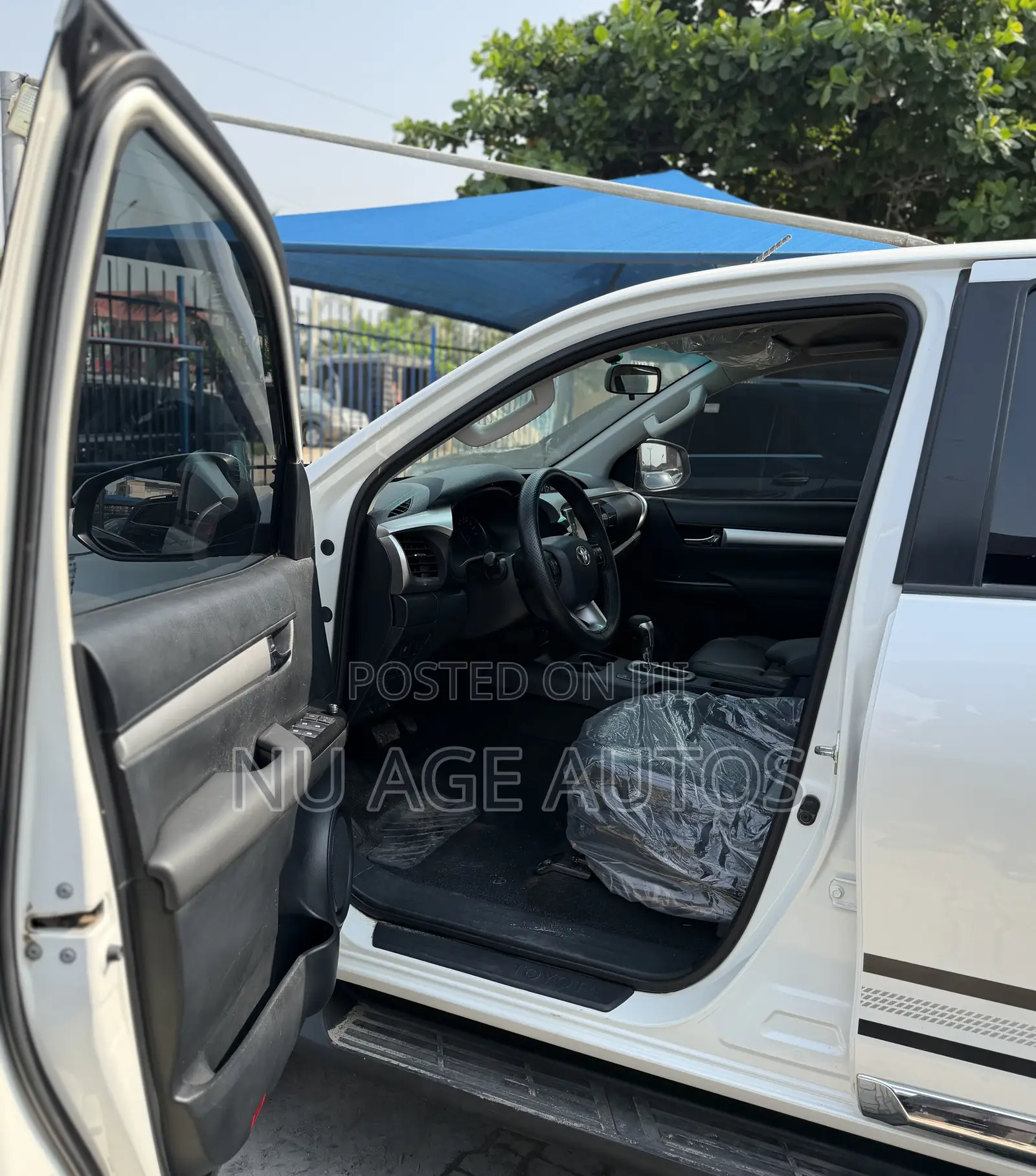 Toyota Hilux SR 4x4 2018 White