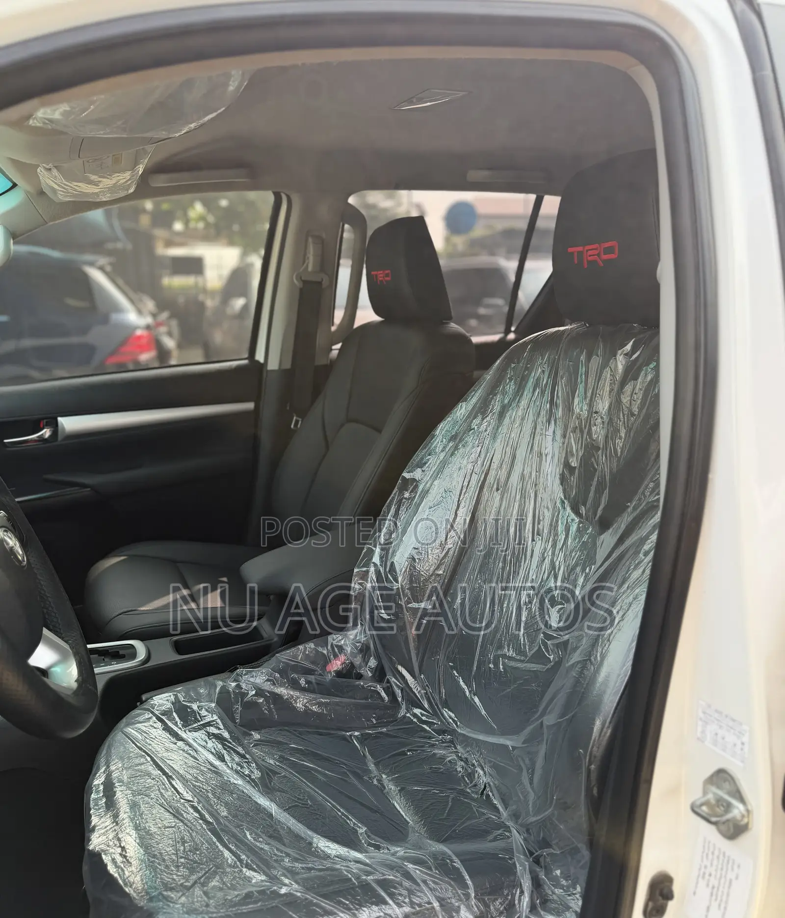Toyota Hilux SR 4x4 2018 White