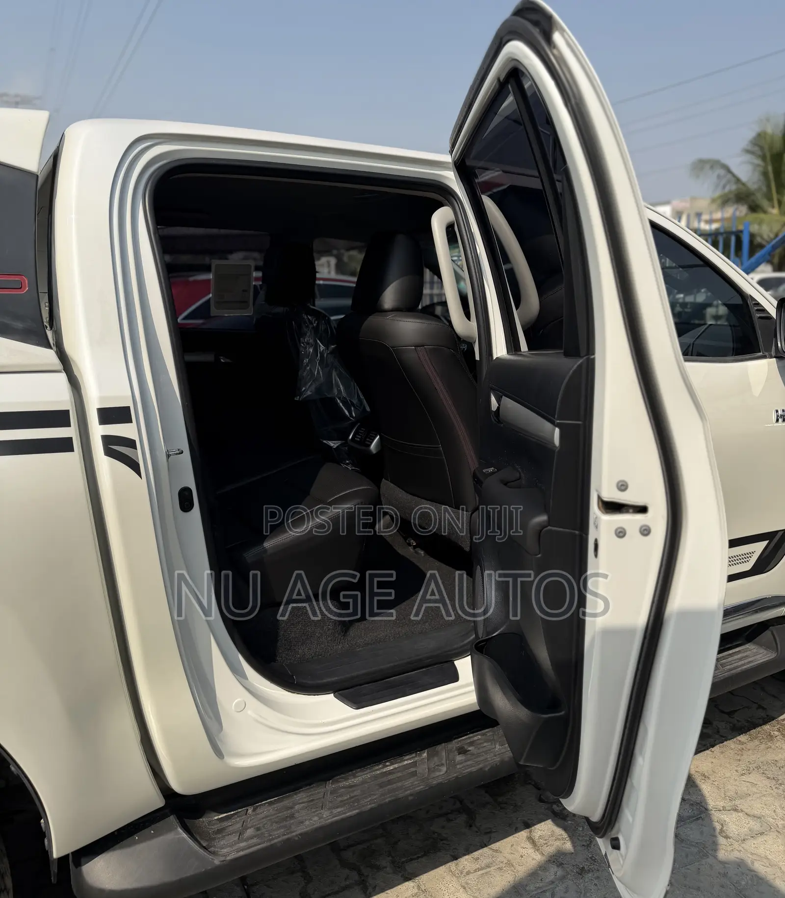 Toyota Hilux SR 4x4 2018 White