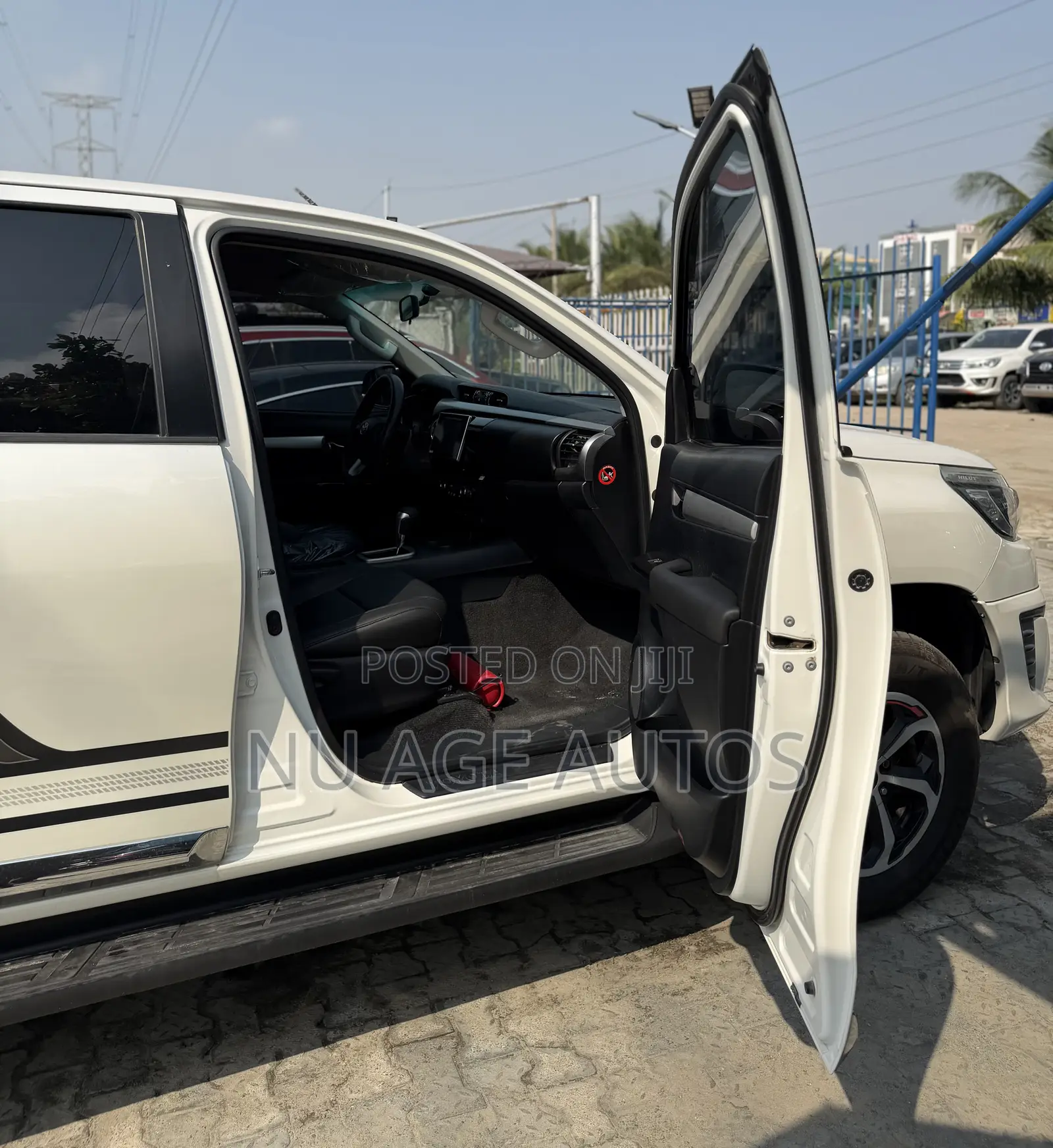 Toyota Hilux SR 4x4 2018 White