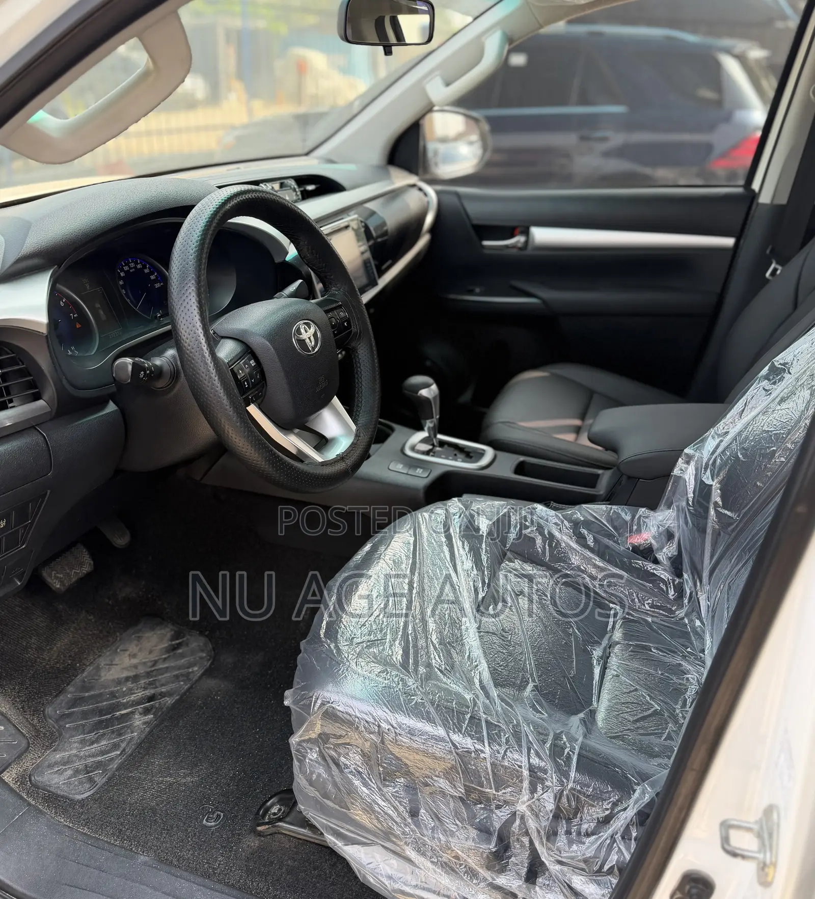 Toyota Hilux SR 4x4 2018 White