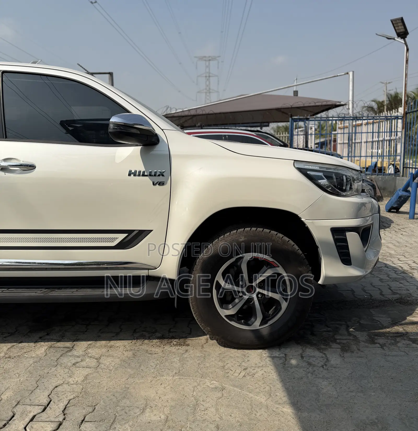 Toyota Hilux SR 4x4 2018 White