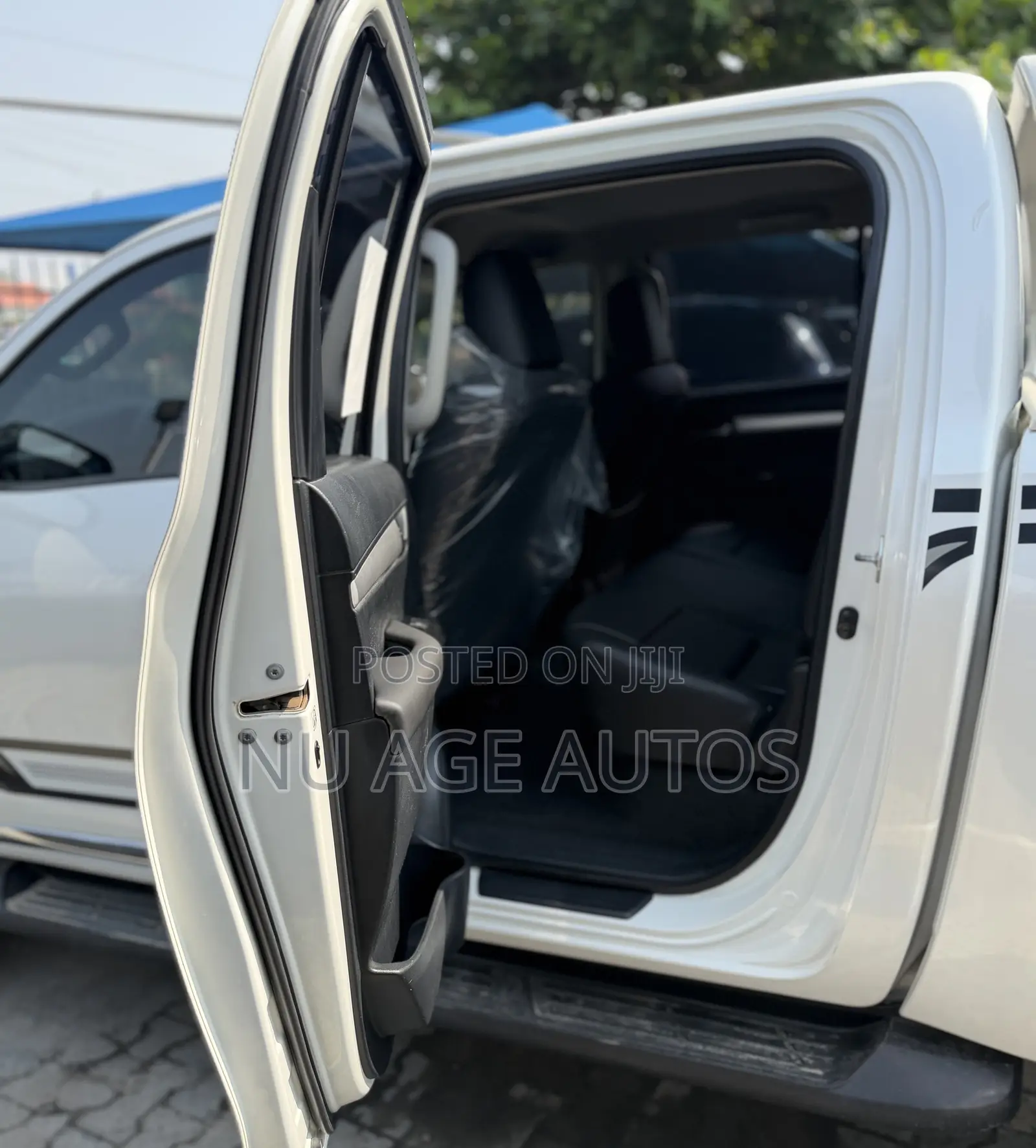 Toyota Hilux SR 4x4 2018 White