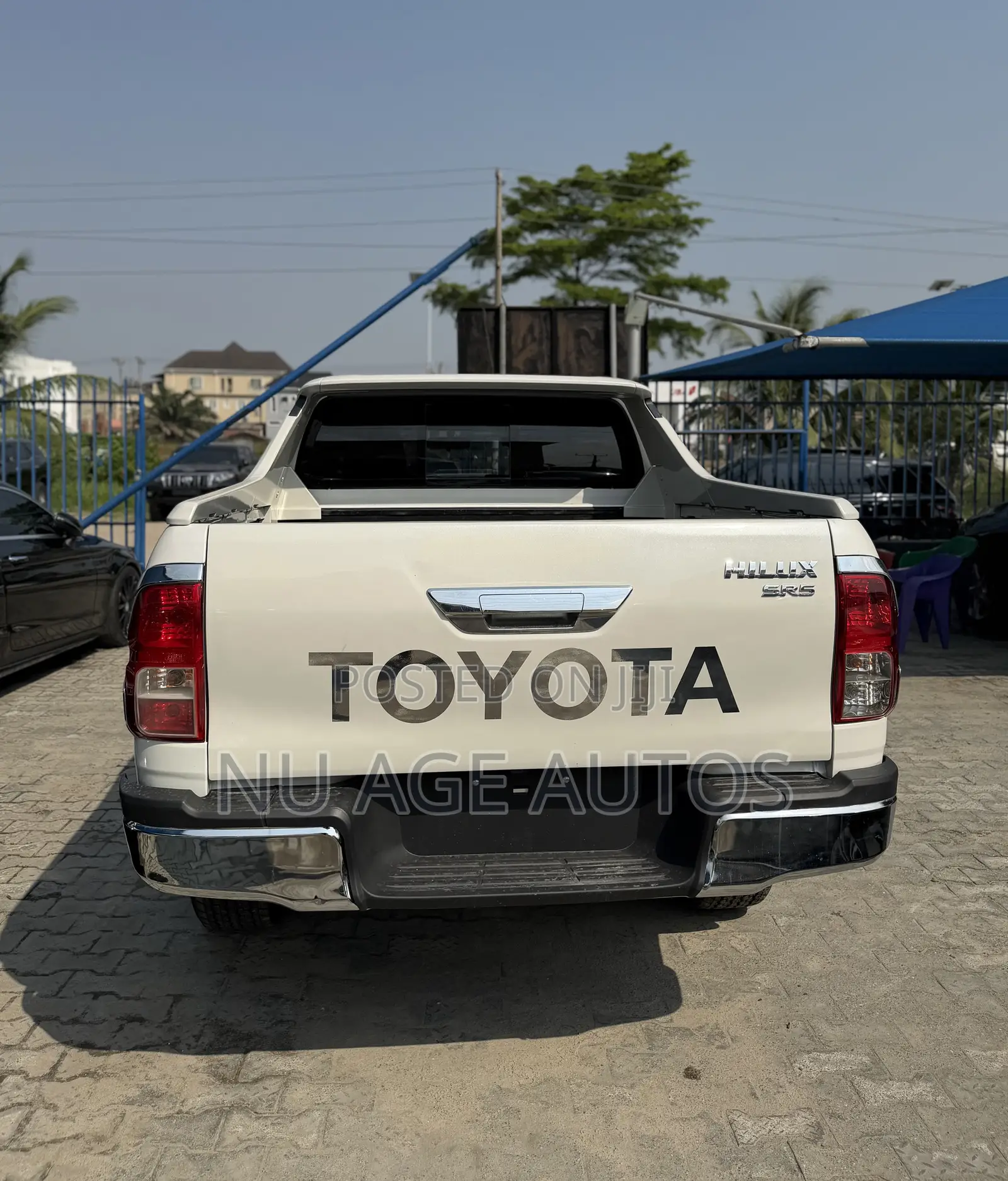 Toyota Hilux SR 4x4 2018 White