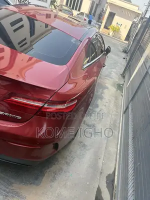 Mercedes-Benz E400 2018 Red