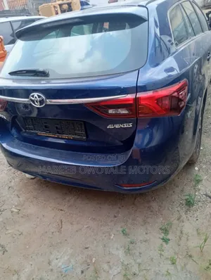 Toyota Avensis 2015 Blue