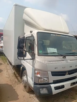 Mitsubishi Fusion Truck 2002 White