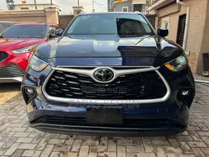 Toyota Highlander XLE 2021 Blue