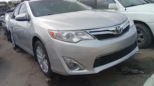 Toyota Camry XLE 4dr Sedan (2.5L 4cyl 6A) 2013 Silver