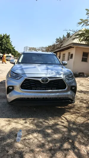 Toyota Highlander XLE FWD 2020 Silver