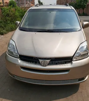 Toyota Sienna 2004 Gold