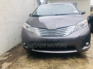 Toyota Sienna 2015 Brown