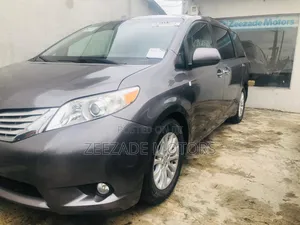 Toyota Sienna 2015 Brown