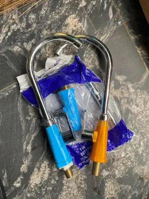 Long Neck Plastic Kitchen Faucets (Taps).