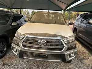 New Toyota Hilux 2025 Black