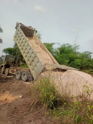 Tipper Truck Sandfilling
