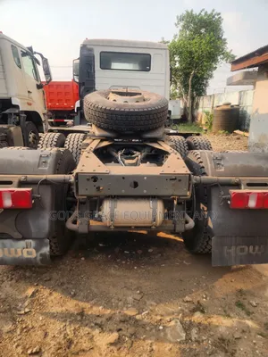 Brandnew Sino Howo Tractor Nx7 371hp